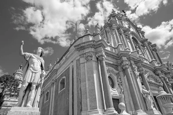 Катания Италия Апреля 2018 Года Статуя Святого Аттала Перед Базиликой — стоковое фото