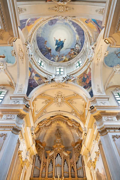 Catania イタリア エイプリル6 2018 ジュゼッペ シウティによる大聖堂マリア サンティッシマ エレモシーナのキューポラにおける聖母マリアと4人の福音伝道者のフレスコ画 1896年 — ストック写真