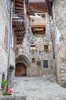Canale di Teno - Lago di Teno Gölü yakınlarındaki küçük kırsal dağ köyündeki rahatsızlık.