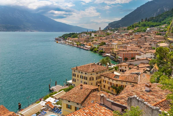 Limone Sul Garda Malé Městečko Pod Alpskými Skalami Jezera Lago — Stock fotografie