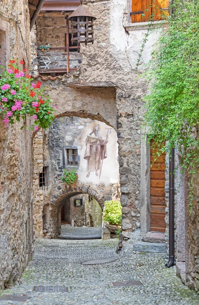 Canale di Teno - Lago di Teno Gölü yakınlarındaki küçük kırsal dağ köyündeki rahatsızlık.