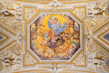 OSSUCCIO, İtalya - 8 Mayıs 2015: Sacro Monte della Beata Vergine del Soccorso Kilisesinde Meryem Ana 'nın Varsayımının Barok freski Salvatore Pozzi di Puria (1595 - 1681)).