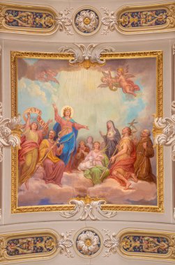 MENAGGIO, ITALY - 8 Mayıs 2015: Luigi Tagliaferri 'nin kilise chiesa di Santo Stefano' sunda Meryem Ana 'nın yüceltilmesinin neobarok tavan freski (1841-1927)).