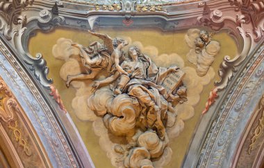 COMO, ITALY - 8 Mayıs 2015: Santuario del Santissimo Crocifisso 'nun Santuario del Santissimo kilisesinin kubbesinde peygamber Ezekiel' in sıva resmi (1927-1929)).