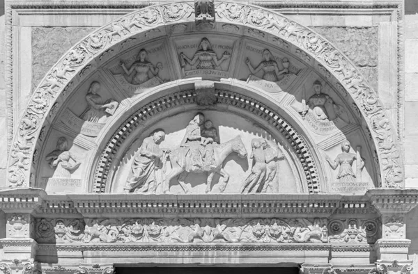 Como Italy May 2015 Side Portal Duomo Cathedral Relief Flight — Stock Photo, Image