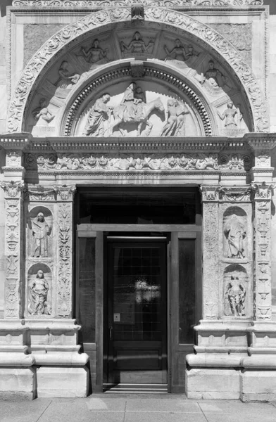 Como Italie Mai 2015 Portail Latéral Dôme Cathédrale Avec Relief — Photo