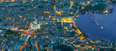 Como - Katedral ve Como Gölü olan şehir.