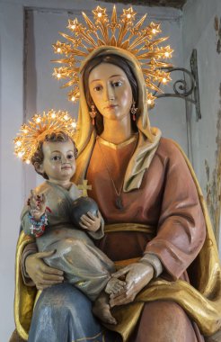TAORMINA, ITALY - 9 Nisan 2018: Madonna 'nın Chruch Chiesa Madonna della Rocca heykeli.