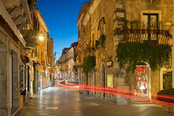 Taormina Italy April 2018 Corso Umberto Street Dusk — Stock Photo, Image