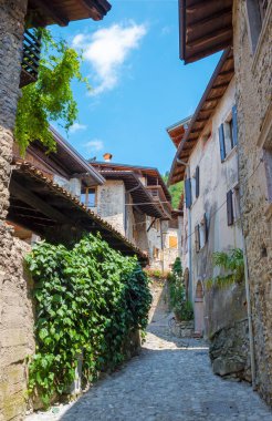 Canale di Teno - Lago di Teno Gölü yakınlarındaki küçük kırsal dağ köyündeki rahatsızlık.