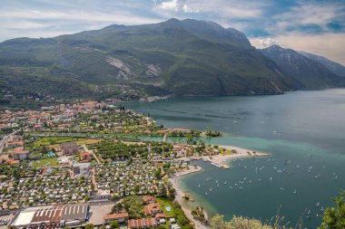 Lago di Garda Gölü ile Torbole.