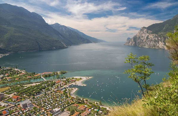 アルプ アーキテクチャ 美しい ボート エッジ ヨーロッパ イタリア Lago Gara マルセシーン — ストック写真