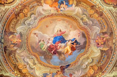 COMO, ITALY - 8 Mayıs 2015: Gaetano Barabini 'nin Santuario del Santissimo Crocifisso kilisesinde Bakire Meryem' in Assumption of tavanı (19cent..).