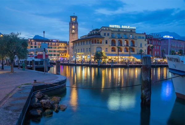 Riva Del Garda Italy Июнь 2019 Город Юга Альпами Заднем — стоковое фото