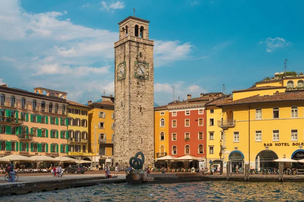 Riva Del Garda Italien Juni 2019 Hamnen Och Torre Apponale — Stockfoto