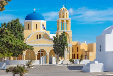 Santorini - Oia 'daki Agios Georgios Kilisesi.