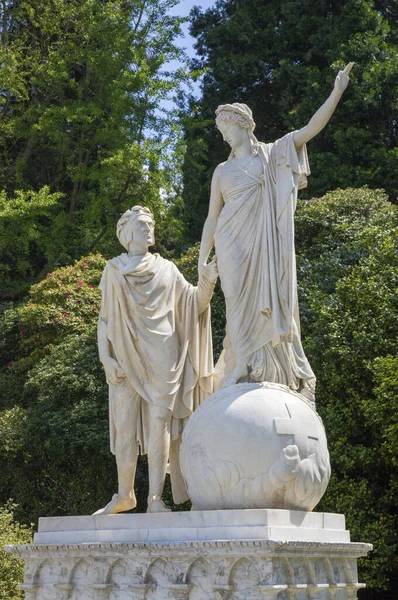 Belaggio Italy May 2015 Statue Dante Beatrice Gardens Villa Melzi — Stock Photo, Image