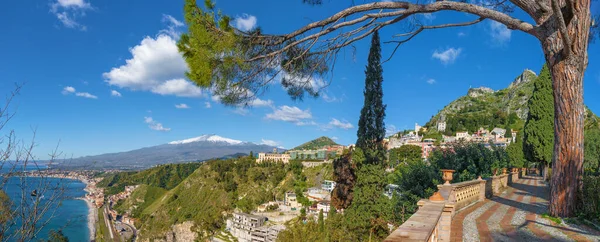 Taormina Och Etna Vulkan Bakgrunden Sicilien — Stockfoto