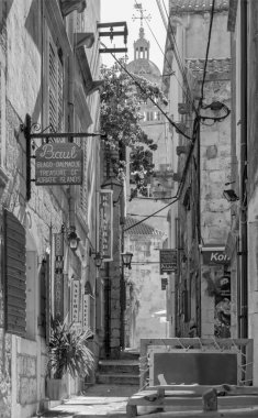 KORCULA, CROATIA - 5 Eylül 2018: Eski kasabanın tek rahatsızlığı.