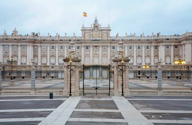 MADRID - 10 Mart 2013 'te Madrid' de 1738 ve 1755 yılları arasında inşa edilen Palacio Real veya Royal Palace.