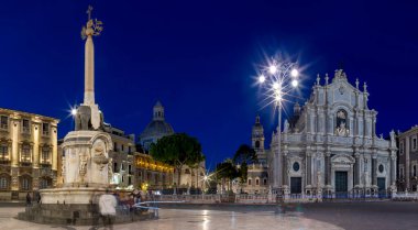 CATANIA, İTALYA - 8 Nisan 2018: Sabah alacakaranlıktaki Bazilika di Sant 'agata.