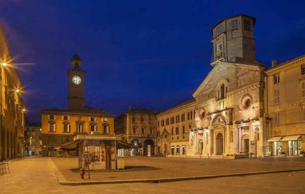 Reggio Emilia Italien April 2018 Piazza Del Duomo Kvadrat Skumringen - Stock-foto