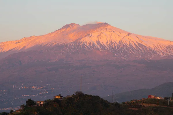 Taormina Monte Vulcão Etna Sobre Paisagem Siciliana Luz Manhã — Fotografia de Stock