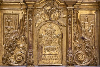 ZARAGOZA, SPAIN - 3 Mart 2018: Polichome, Iglesia de San Miguel de los Navarros kilisesinin sunağından broque tabernacle oyması.