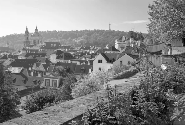 Praga Panorama Los Jardines Bajo Castillo Mala Strana Iglesia San —  Fotos de Stock