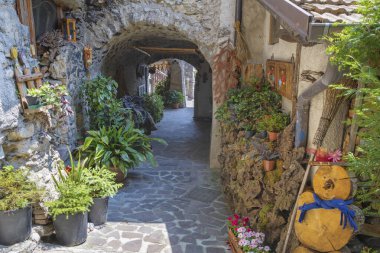 Canale di Teno - Lago di Teno Gölü yakınlarındaki küçük kırsal dağ köyündeki rahatsızlık.