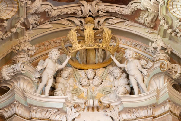 Ossuccio イタリア 2015年5月12日 教会のバロック様式の祭壇からの詳細Chiesa Dei Santi Eufemia Vicenzo — ストック写真
