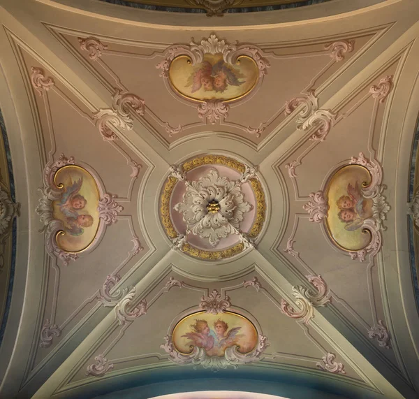 Menaggio Italia Toukokuu 2015 Luigi Tagliaferrin Neobarokin Kattofresko Chiesa Santo — kuvapankkivalokuva