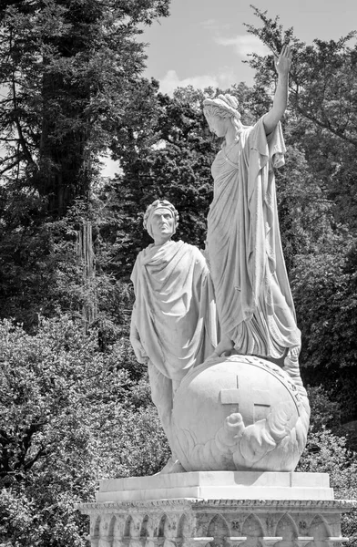 Belaggio Italia Mayo 2015 Estatua Dante Beatriz Los Jardines Villa — Foto de Stock