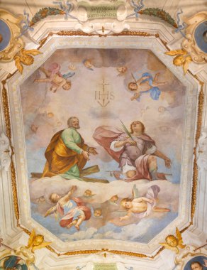 COMO, ITALY - 9 Mayıs 2015: Giampaolo Recchi (1679 - 1681) tarafından yapılan Chiesa di San Andrea Apostolo (Brunate) kilisesinin papaz evinden tavan freski St. Andrew ve Maurice).