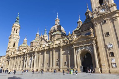 ZARAGOZA, İspanya - 3 Mart 2018 Katedral Bazilikası del Pilar.