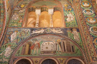 RAVENNA, İtalya - 28 HAZİRAN 2020: Melchizedek 'in 6 cent' ten kilisenin papaz evine yaptığı teklif mozaiği.