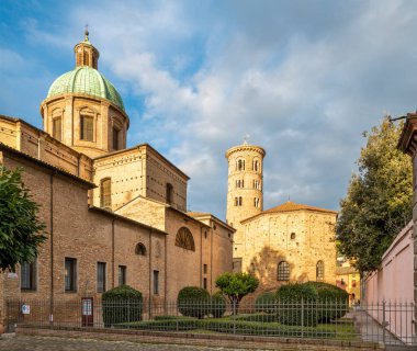 Ravenna - Duomo (Katedral) ve Vaftiz Battistero Neoniano.