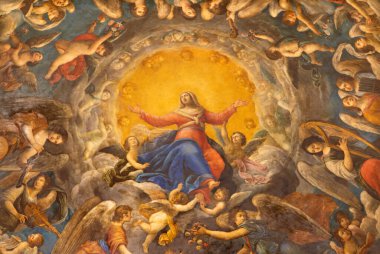 RAVENNA, ITALY - 28 Ocak 2020: Giovanni Battista Barbiani 'nin (18 cent' in başlangıcı) Duomo 'nun (katedral) yan kubbesinden Meryem' in freco zaferi..)