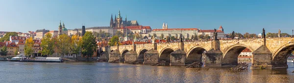 Praag Het Panorama Van Karelsbrug Kasteel Kathedraal Met Vltava Rivier — Stockfoto