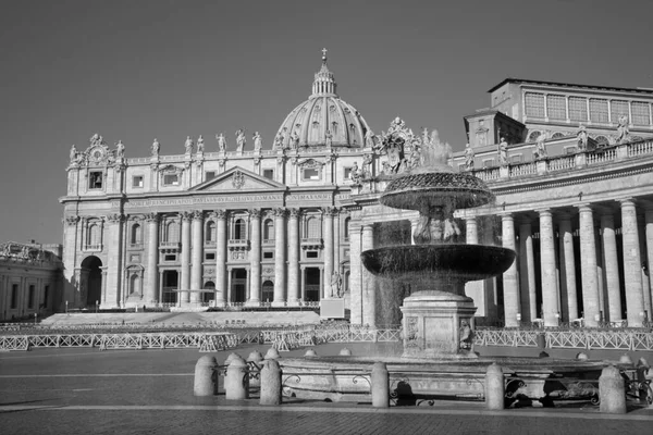 Roma Basílica São Pedro Colunata Com Fonte Por Carlo Maderno — Fotografia de Stock
