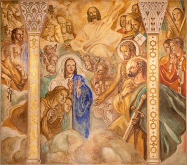 BARCELONA, SPAIN - 3 Mart 2020: İsa 'nın freski, Francisco Labarta' nın Parroquia Santa Teresa de l 'Infant Jesus kilisesindeki azizler arasındadır (20 sent..).