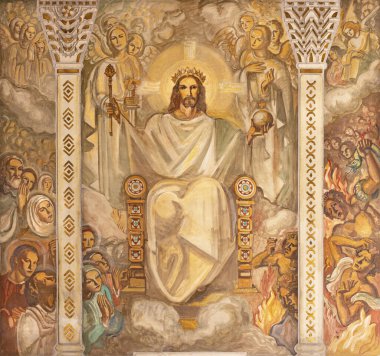 BARCELONA, İspanya - 3 Mart 2020: The fresco of Last Judgment in the church Parroquia Santa Teresa de l 'Infant Jesus by Francisco Labarta (20 cent..).