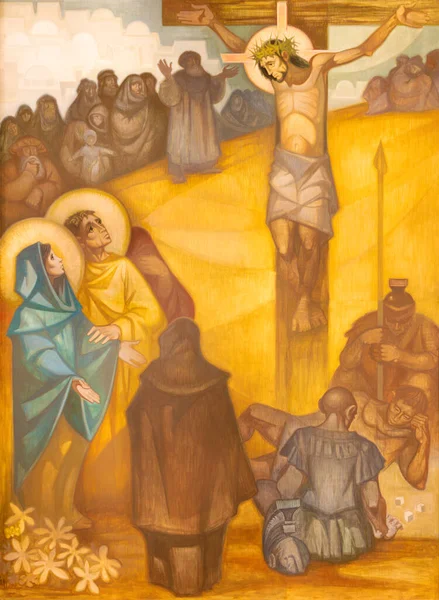 BARCELONA, İspanya - 3 Mart 2020: Navarro Perez Dolz 'un Santuario Nuestra del Sagrado Corazon (1990) kilisesinde çarmıha gerilmenin modern resmi).