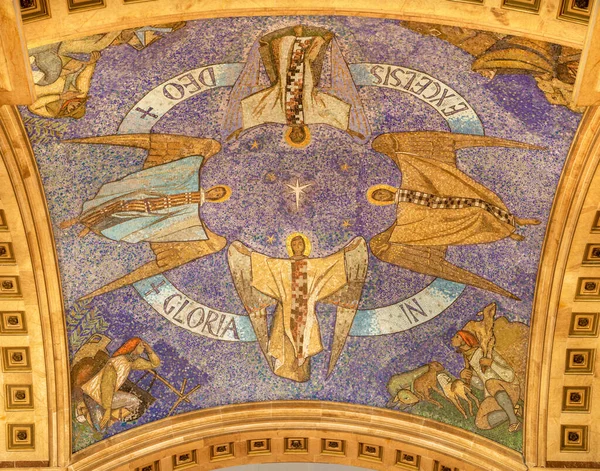 Barcelona Spain March 2020 Modern Mosaic Angels Shepherds Bethlehem Cieling — Stock Photo, Image