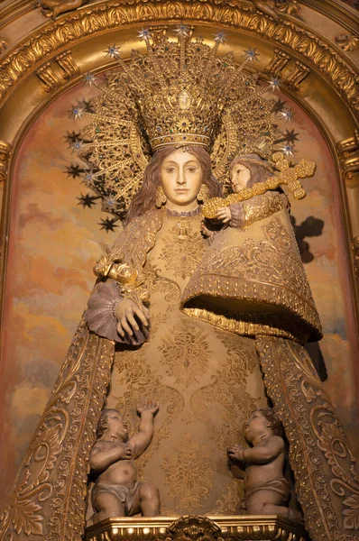 Barcelona Spain March 2020 Carved Vested Traditional Statue Madonna Chruch — 图库照片