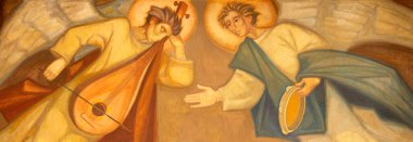 BARCELONA, SPAIN - 3 Mart 2020: Navarro Perez-Dolz 'un Santuario Nuestra del Sagrado Corazon (1989) kilisesindeki müzik aletleriyle meleklerin resmi).