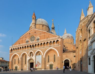 Padova, İtalya - 8 Eylül 2014: Yerebatan del santo veya akşam Padova Aziz anthony Bazilikası.
