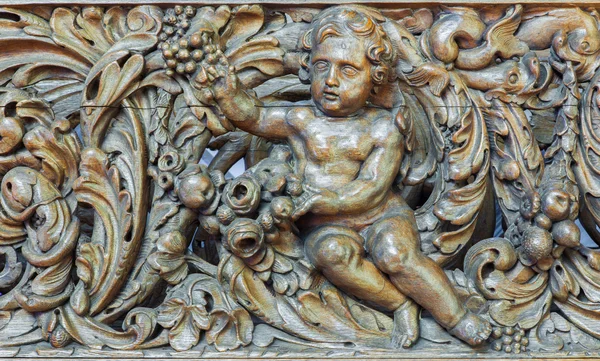 BRUGGE, BELGIUM - JUNE 12, 2014: The carved relief of angel from st. Jocobs church (Jakobskerk). — Stock Photo, Image