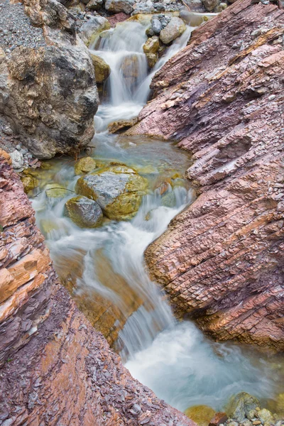 Alperna beck under Hochkönig topp i kalcit rock - Österrike — Stockfoto