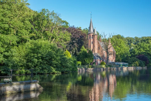 Bruges - Parco acquatico di Minnewater in luce eveing — Foto Stock
